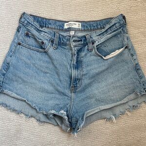 Abercrombie & Fitch The Mom Short High Rise Curve Love